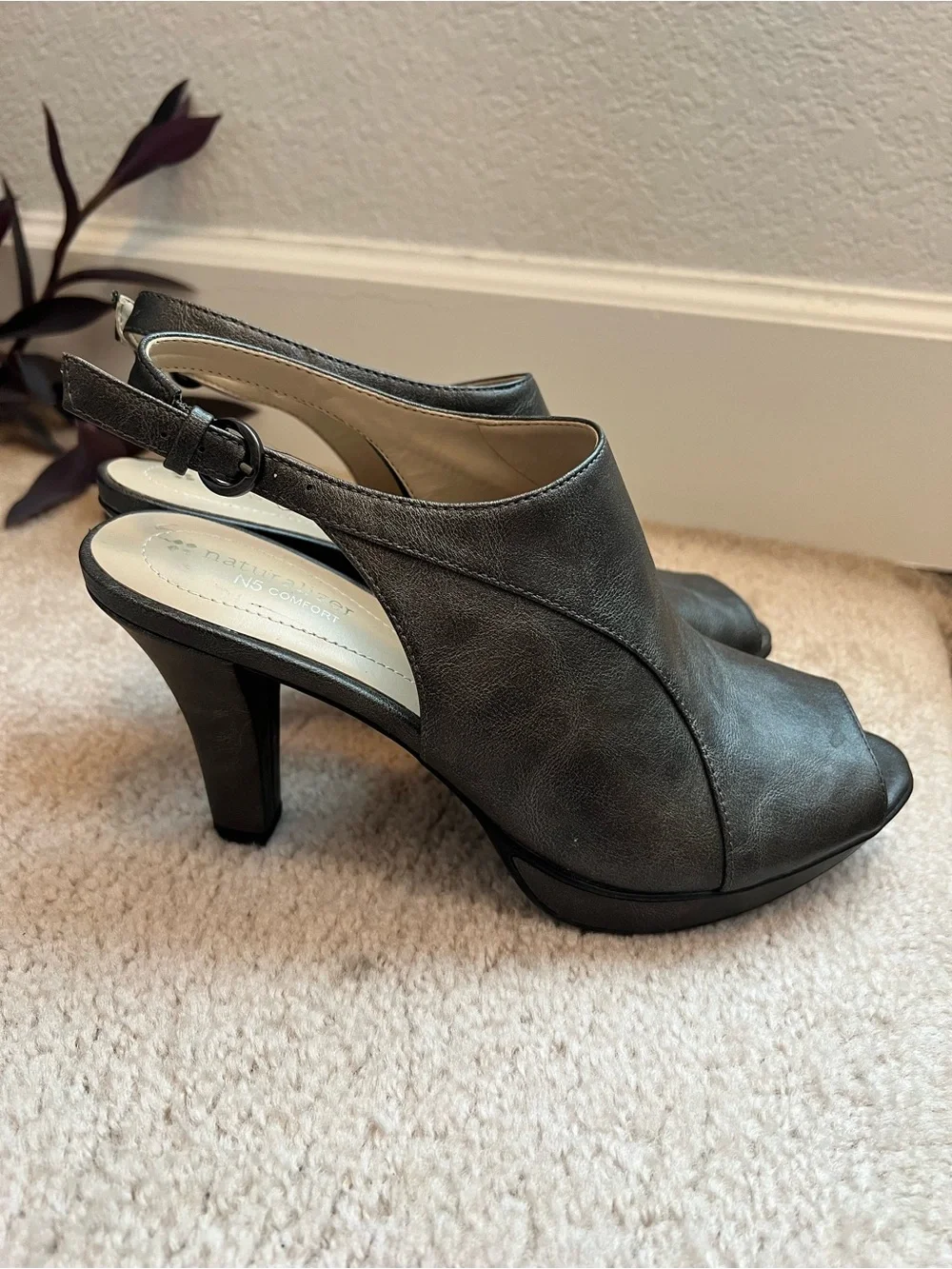 Naturalizer Pewter Leather Peep-Toe Slingback Heels Party Work Formal Chunky 9M